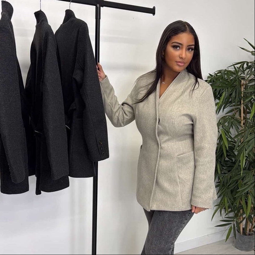 Blazer cintré à ceinture ajustable – Élégance structurée - Taille unique 34/44