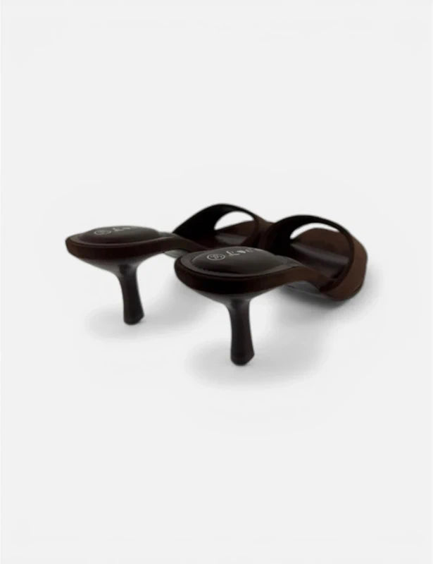 Escarpins noirs classiques – Talons simples