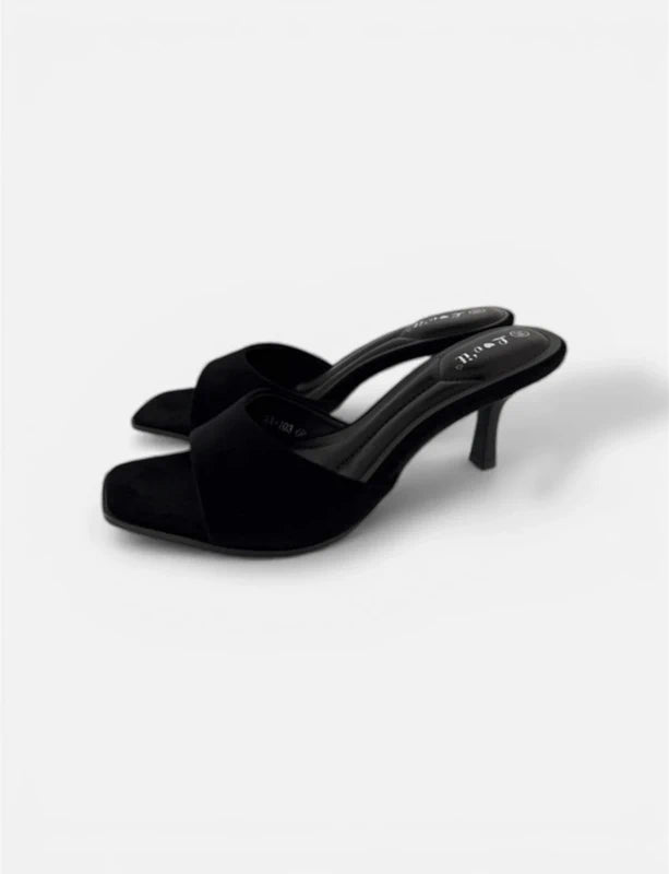 Escarpins noirs classiques – Talons simples