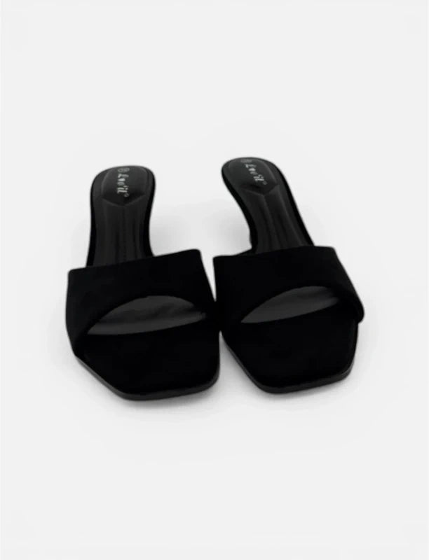 Escarpins noirs classiques – Talons simples
